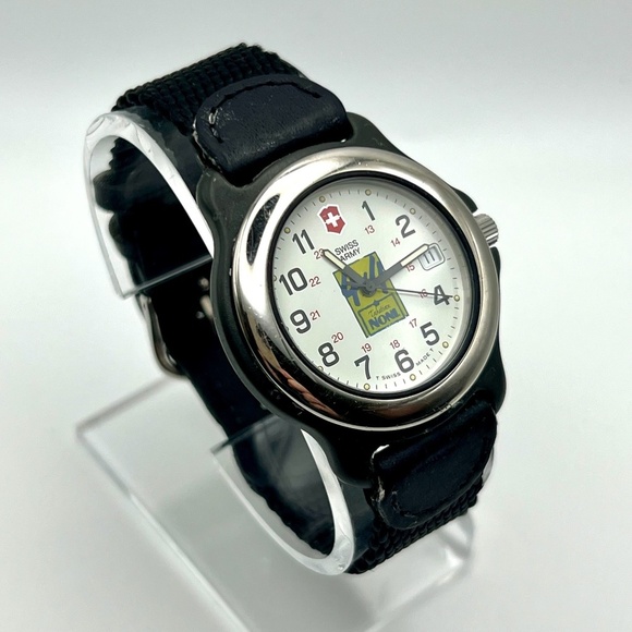 Vintage Unisex 90s Victorinox Swiss Army Nylon and Leather Strap Watch Working - Picture 3 of 11